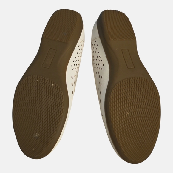 Cliffs by White Mountain Ballet Flats; Perforated Design, Rubber Bottom; 7 1/2 M - Picture 4 of 5